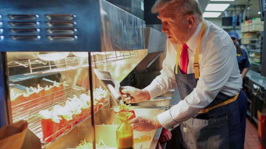 Ông Trump tố bà Harris "nói dối" về thời gian từng làm việc ở McDonald's